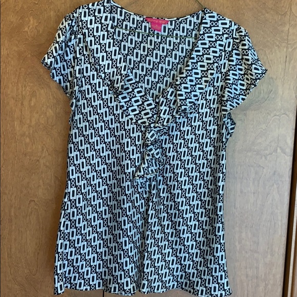 Tops - EUC black/off white chain pattern blouse - XL